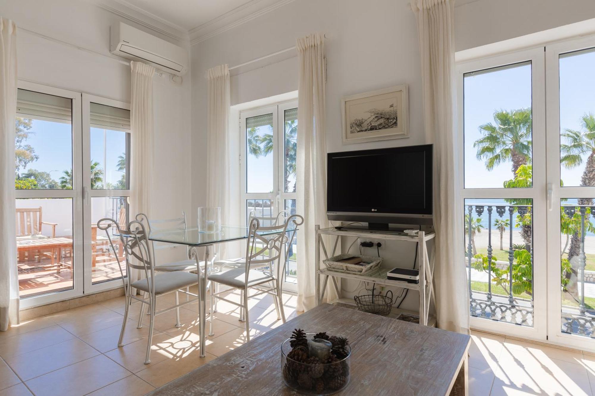 Apartamento Con Encanto En Primera Linea De Playa Malaga Exterior photo